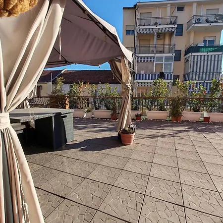 Terrace Near Metro & Free Parking